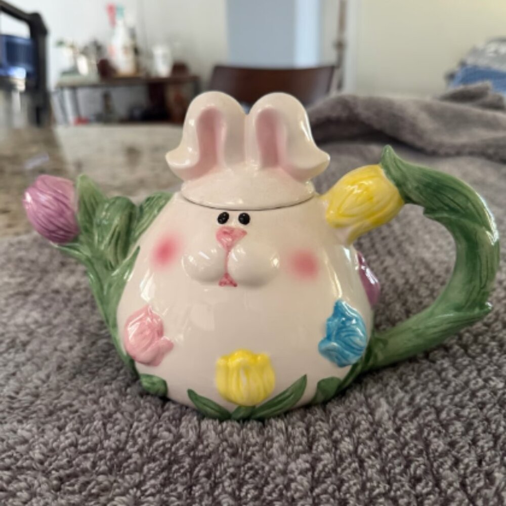 Rare Vintage Ceramic Easter Tea Pot Bunny Rabbit with Tulip Spout